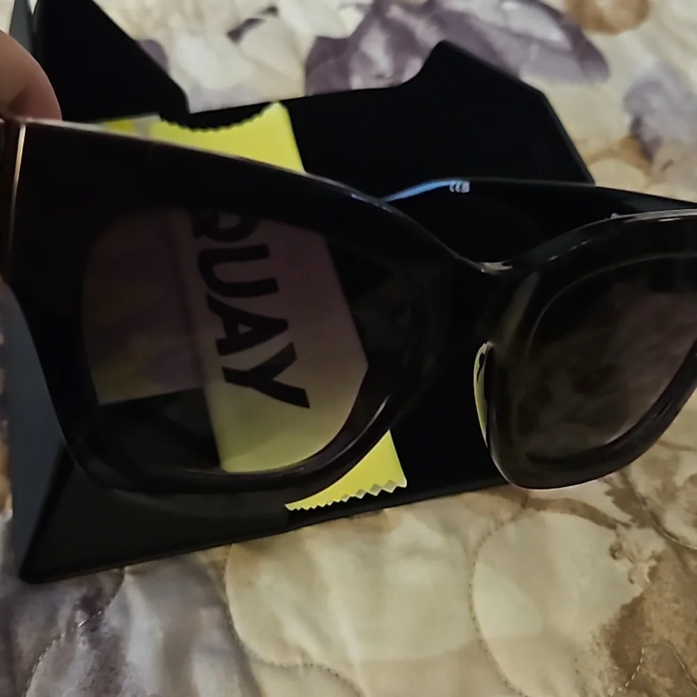 NWT Quay Australia Sunglasses By The Way Oversized Black Smoke - Picture 8 of 8